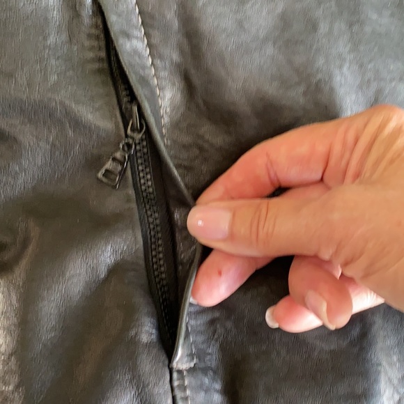 Danier iItalian leather jacket - Picture 6 of 9